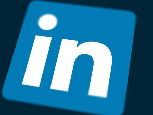 Linkedin AI will now generate automatic captions for your images - The ...