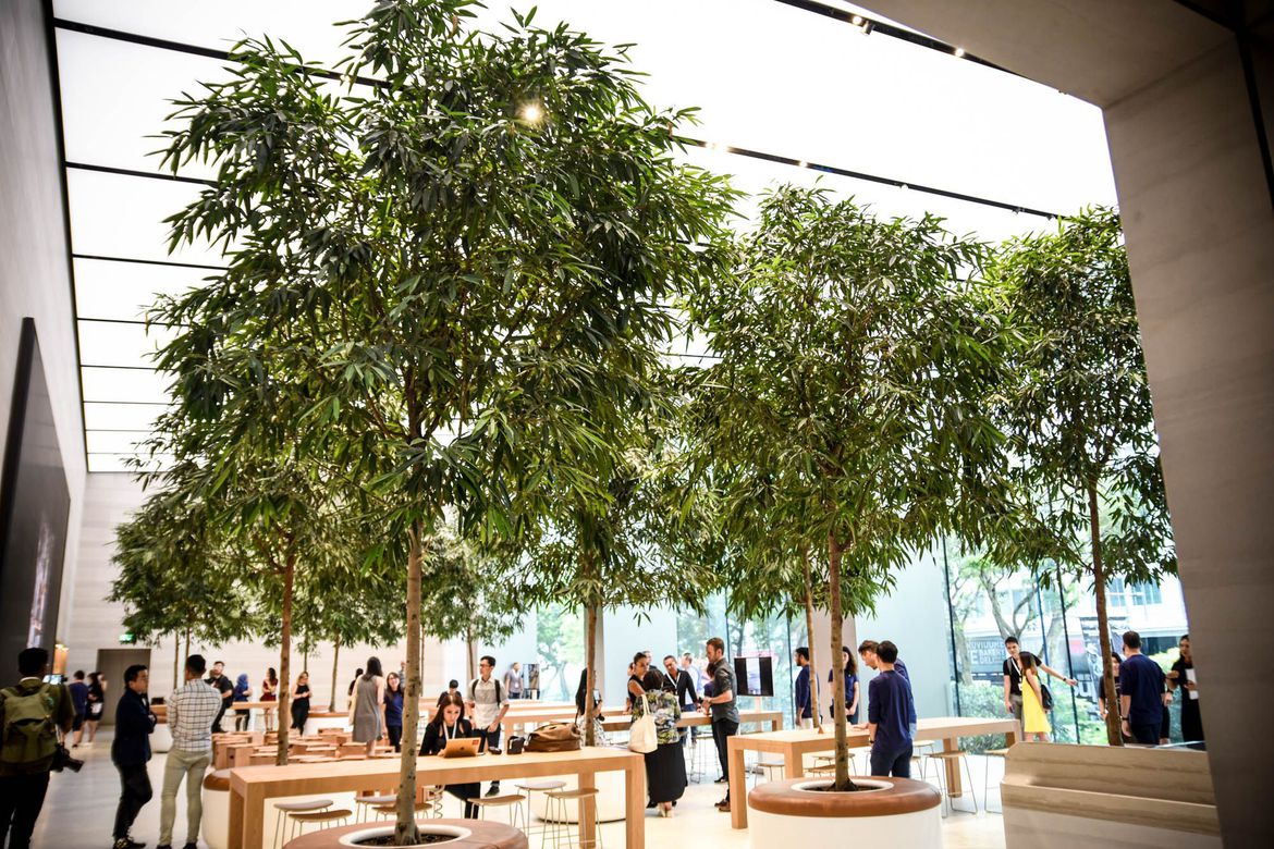 Apple Orchard Road opens in Singapore - Apple