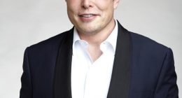 SpaceX prioritizes Moon city over Mars