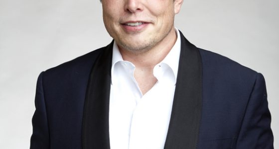 SpaceX prioritizes Moon city over Mars