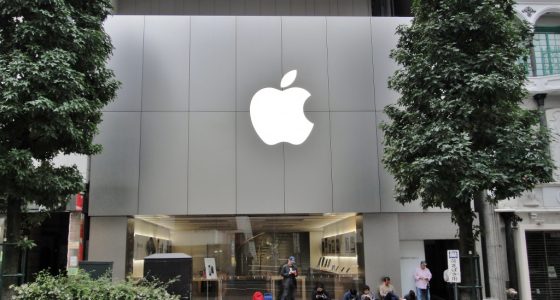 Apple briefly joins $4 trillion club